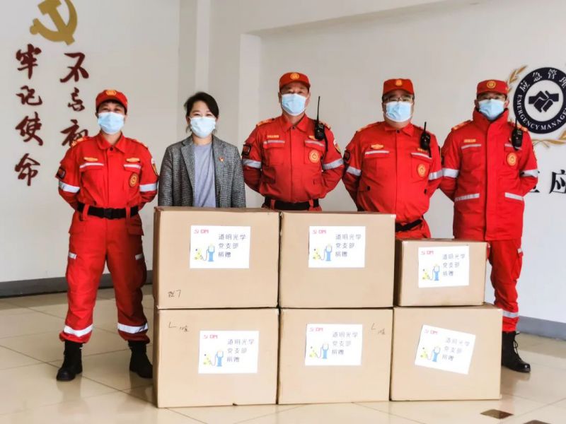 岂曰无衣，，，，，，与子同袍