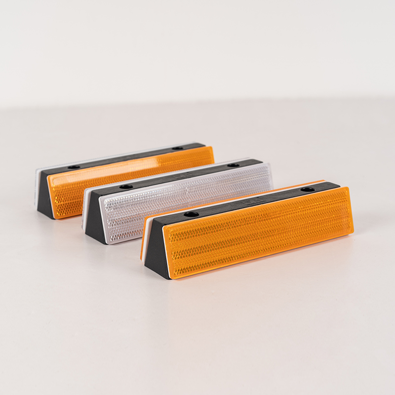 矩形附着式轮廓标