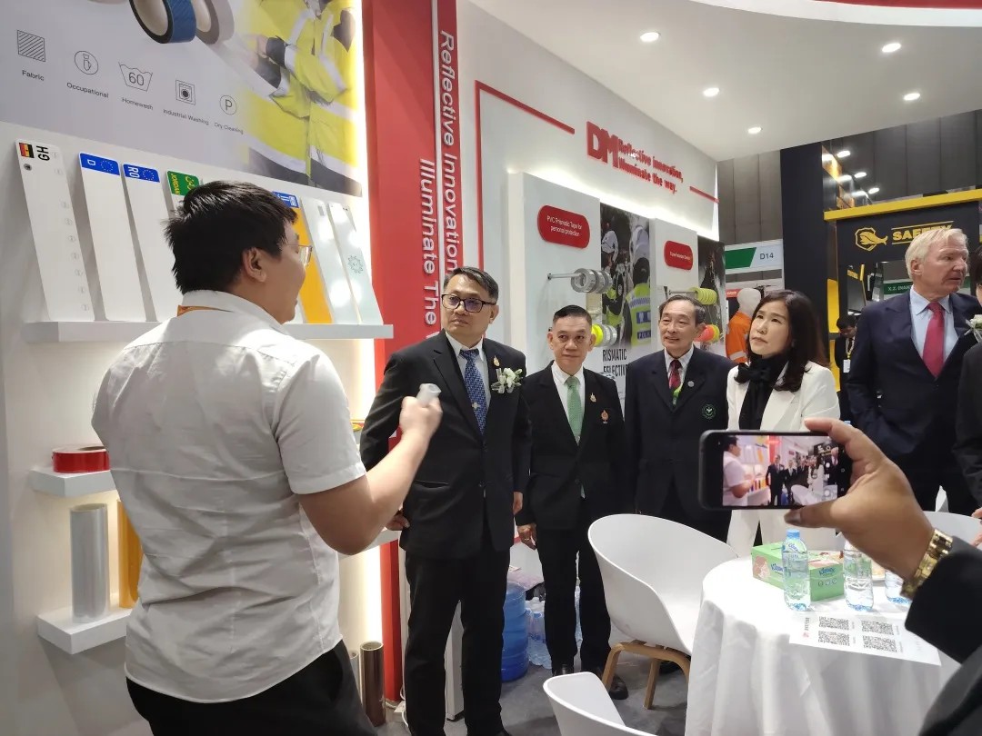 Bwin必赢光学泰国劳动；；；；；ふ (5)