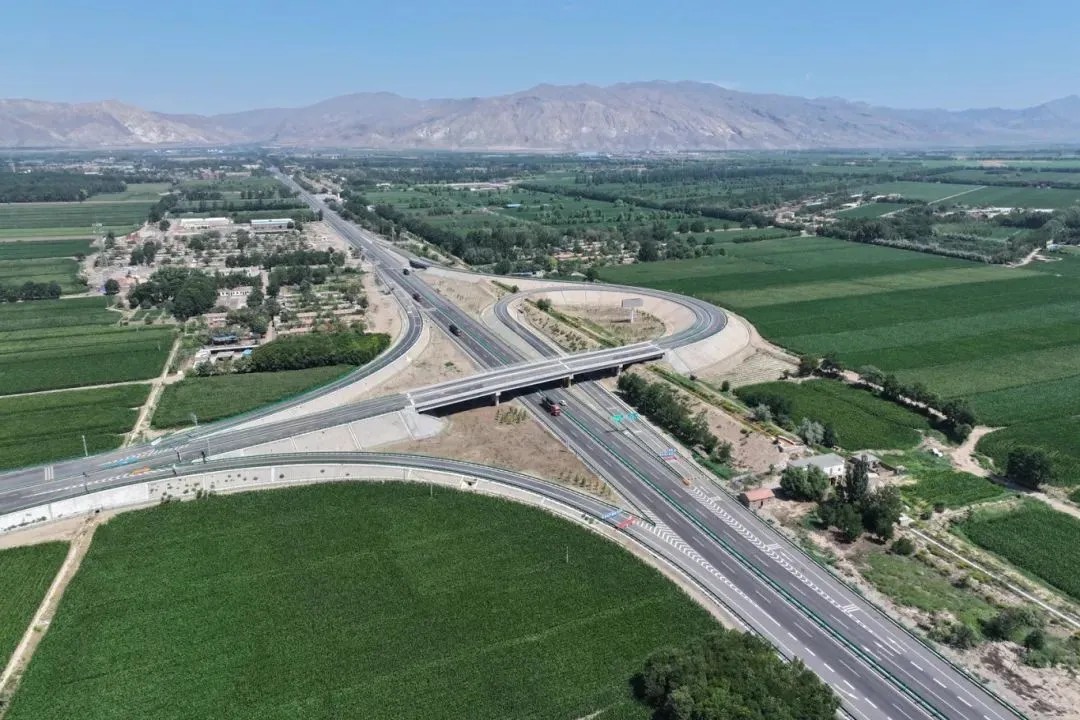 G1816国道Bwin必赢光学反光膜案例9