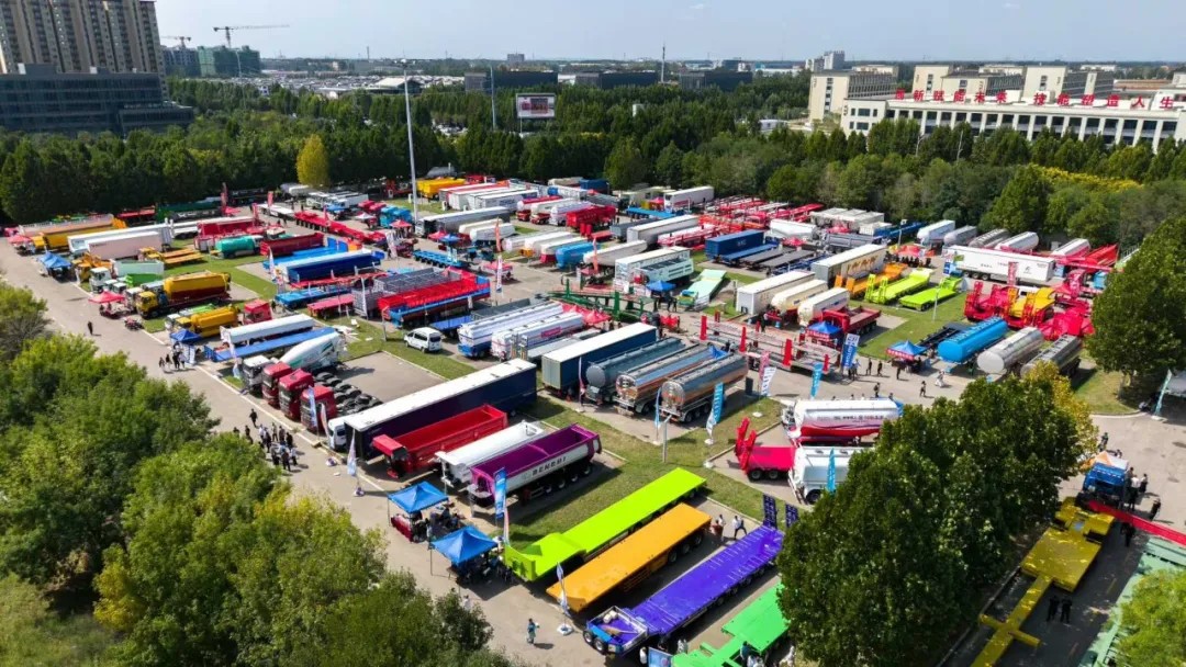 Bwin必赢光学在梁山车辆展 (5)